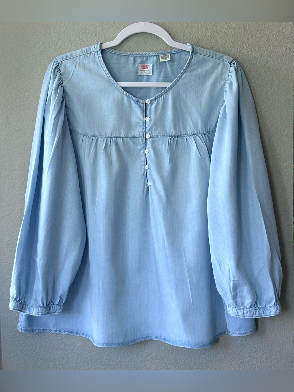 LEVI’S Halsey Relaxed Blouse Top | Light Wash | Style # A76750000 | Plus Size 1X